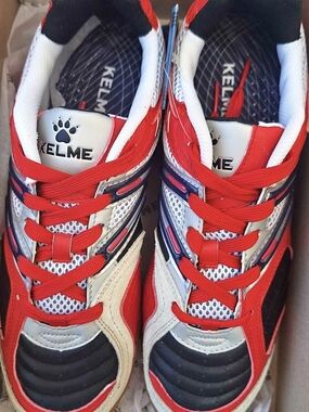 Kelme Men’s Red Athletic Sneakers with Breathable Mesh